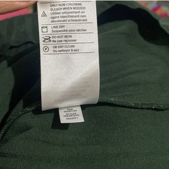 Vince S Crushed Pleat V-Neck Top. - Picture 13 of 13